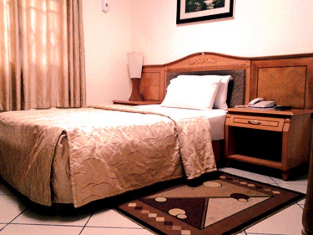 Sunset Hotel Kumasi Bilik gambar
